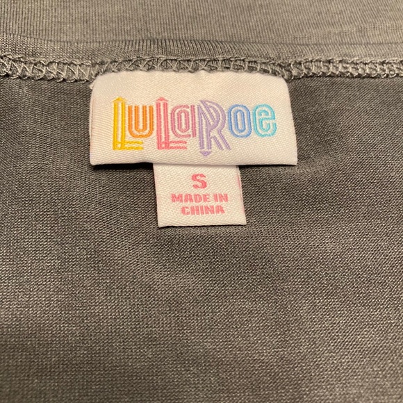 LuLaRoe Small Dark Grey Perfect T NWOT - Picture 3 of 8